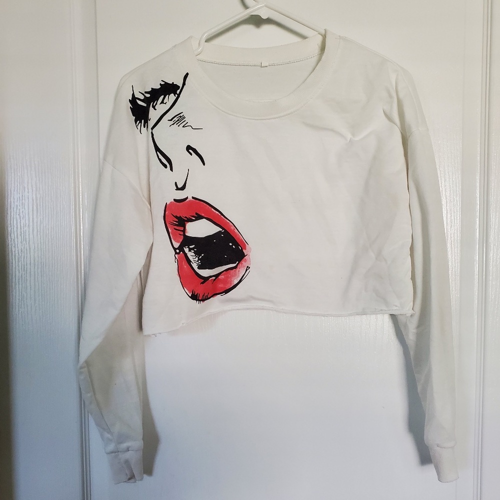 SHEIN CROP ART TOP SIZE MEDIUM